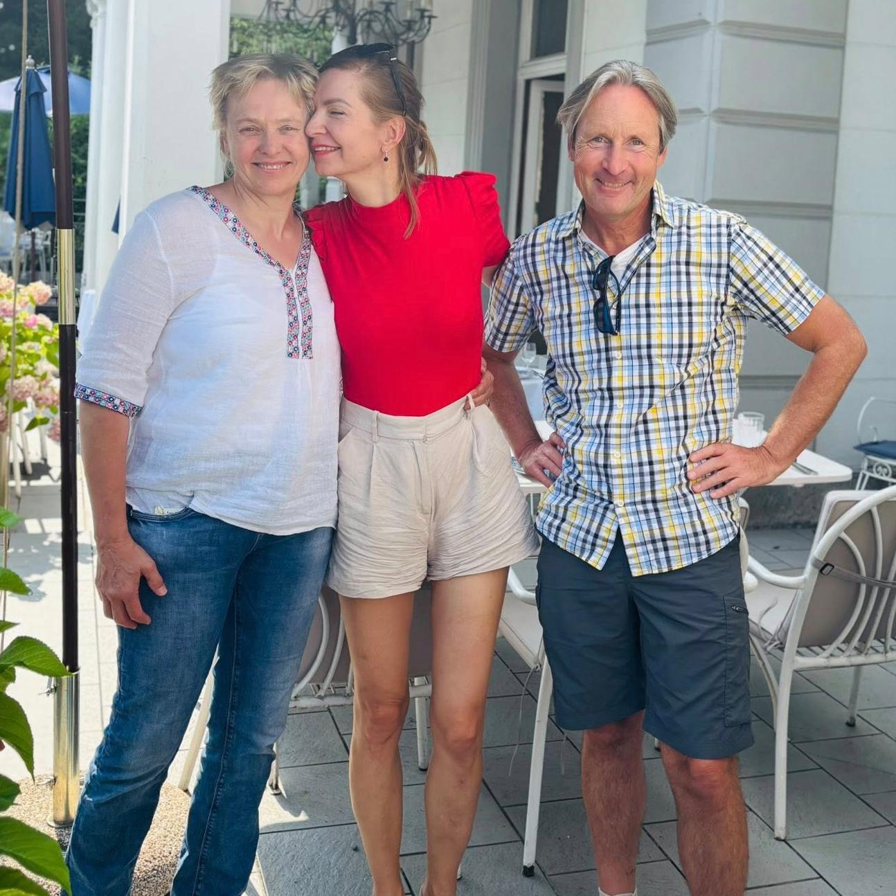 - ANGELIKA VAN DE KRAATS -